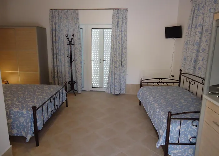 Mikro Nisi Studios & Apartments