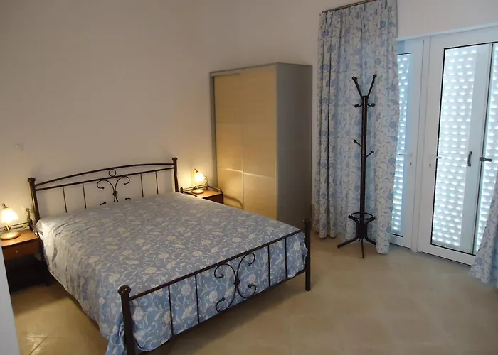 Mikro Nisi Studios & Apartments
